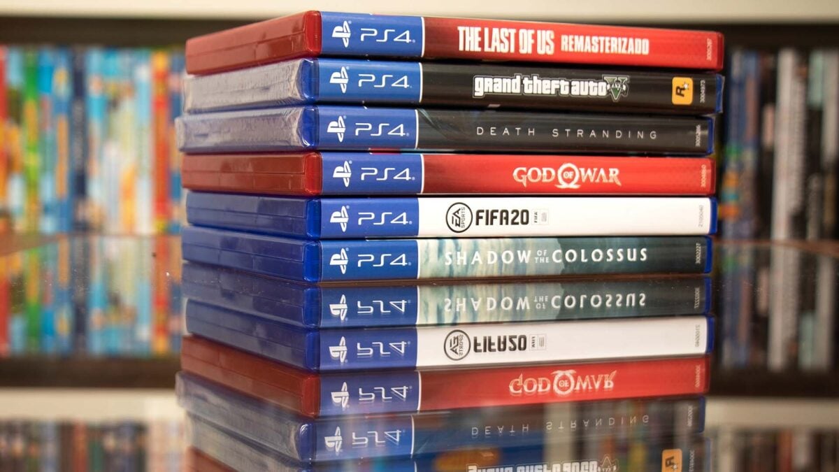 Mehrere physische PlayStation-5-Spielehuellen nebeneinander, Symbolbild zur Debatte um Sonys Disc-Aus