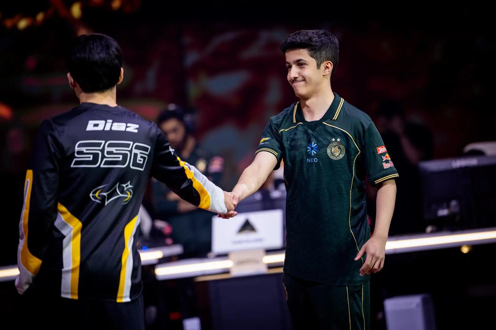 Team Falcons bejubeln den Sieg im Rocket-League-Finale der Esports World Cup 2026 in Paris