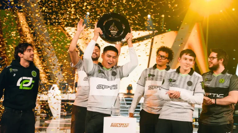 OpTic Gaming bejubelt den Titelgewinn beim Esports World Cup 2025 mit Pokal und Konfetti