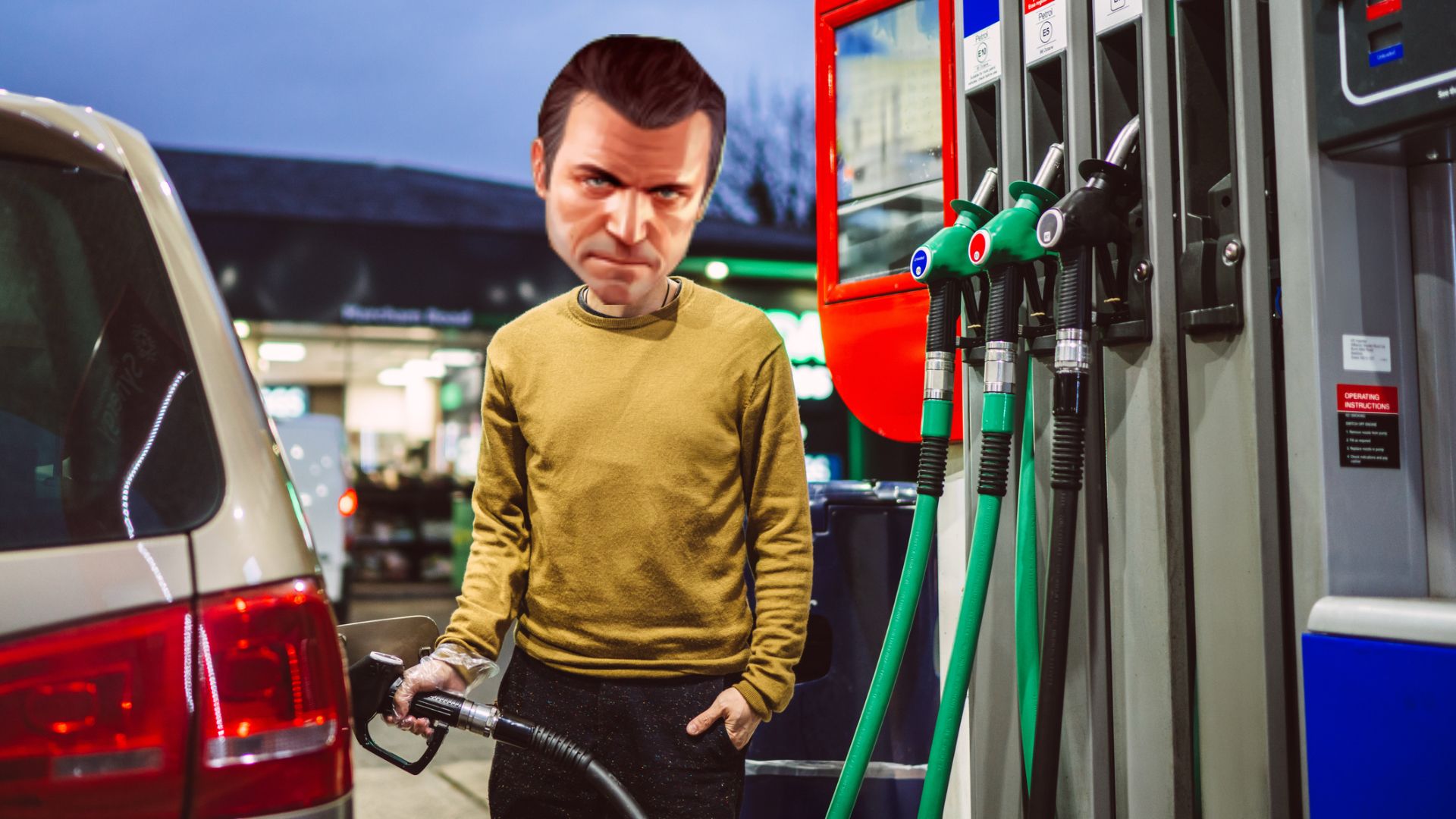 Bildmontage: Eine Person tankt an einer Zapfsäule ein Auto, der Kopf ist durch den GTA-Charakter Michael ersetzt – Illustration zum Tank-Mod für GTA 5