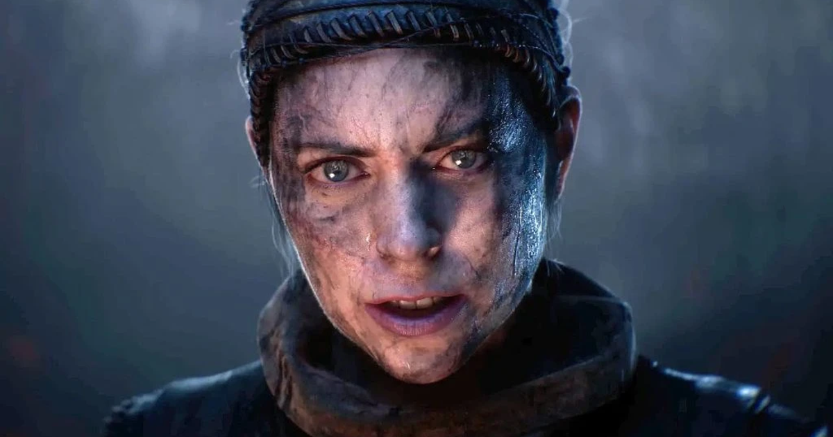 Nahaufnahme von Senua, der Hauptfigur aus Hellblade: Senua's Saga, mit entschlossenem Blick in düsterer Umgebung