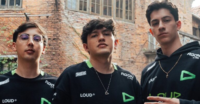 Die Spieler von LOUD nach ihrem 2:0-Sieg über EDward Gaming bei Valorant Champions 2026 in Shanghai