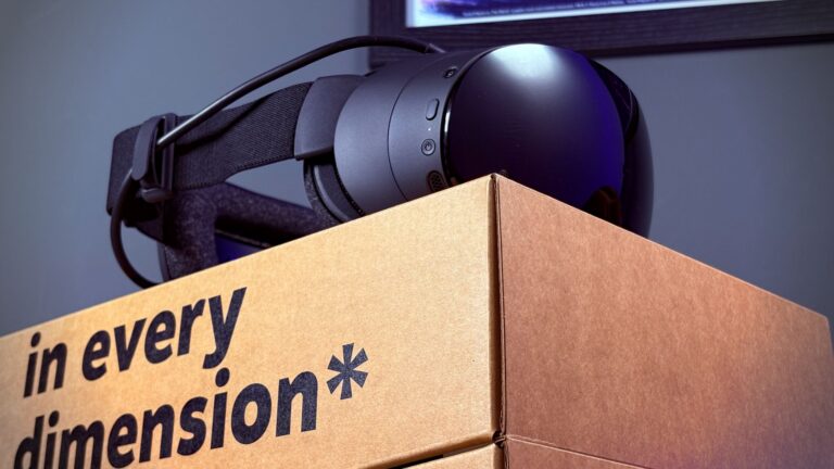 Das Valve Steam Frame VR-Headset auf seiner Verpackung