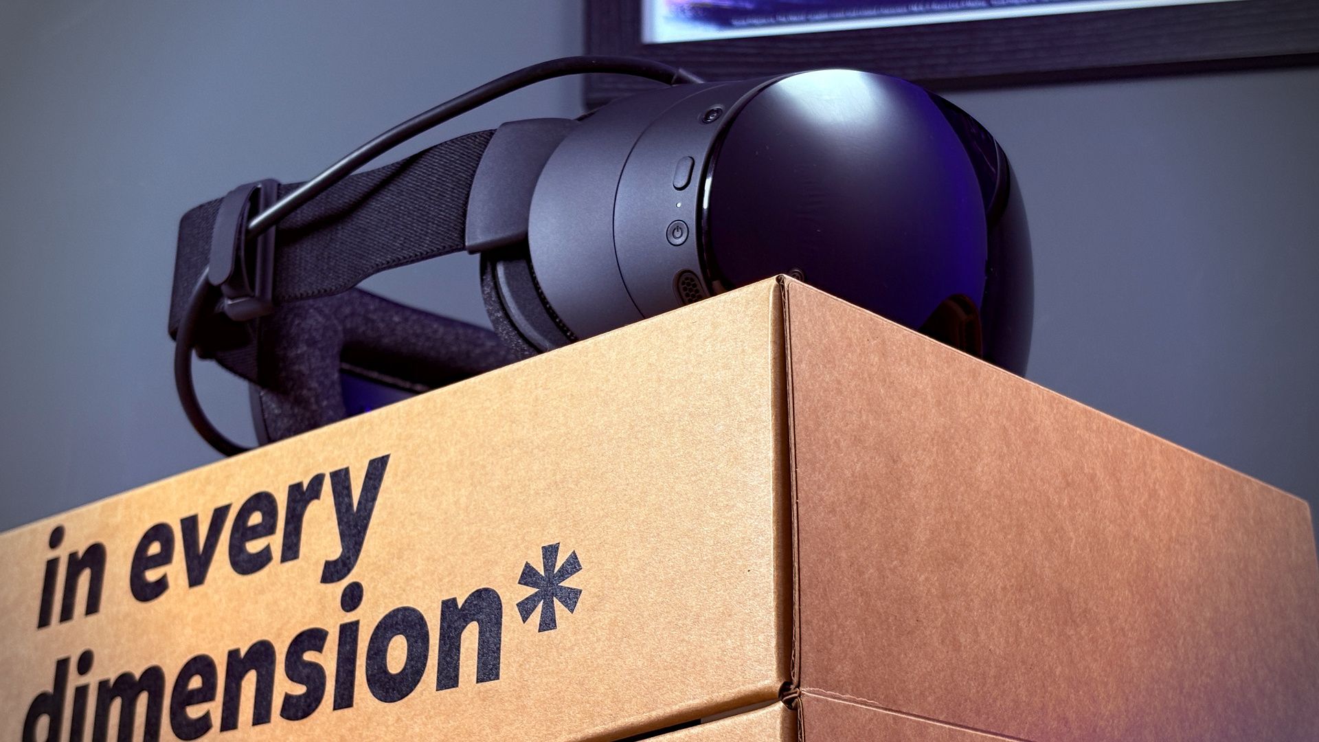 Das Valve Steam Frame VR-Headset auf seiner Verpackung