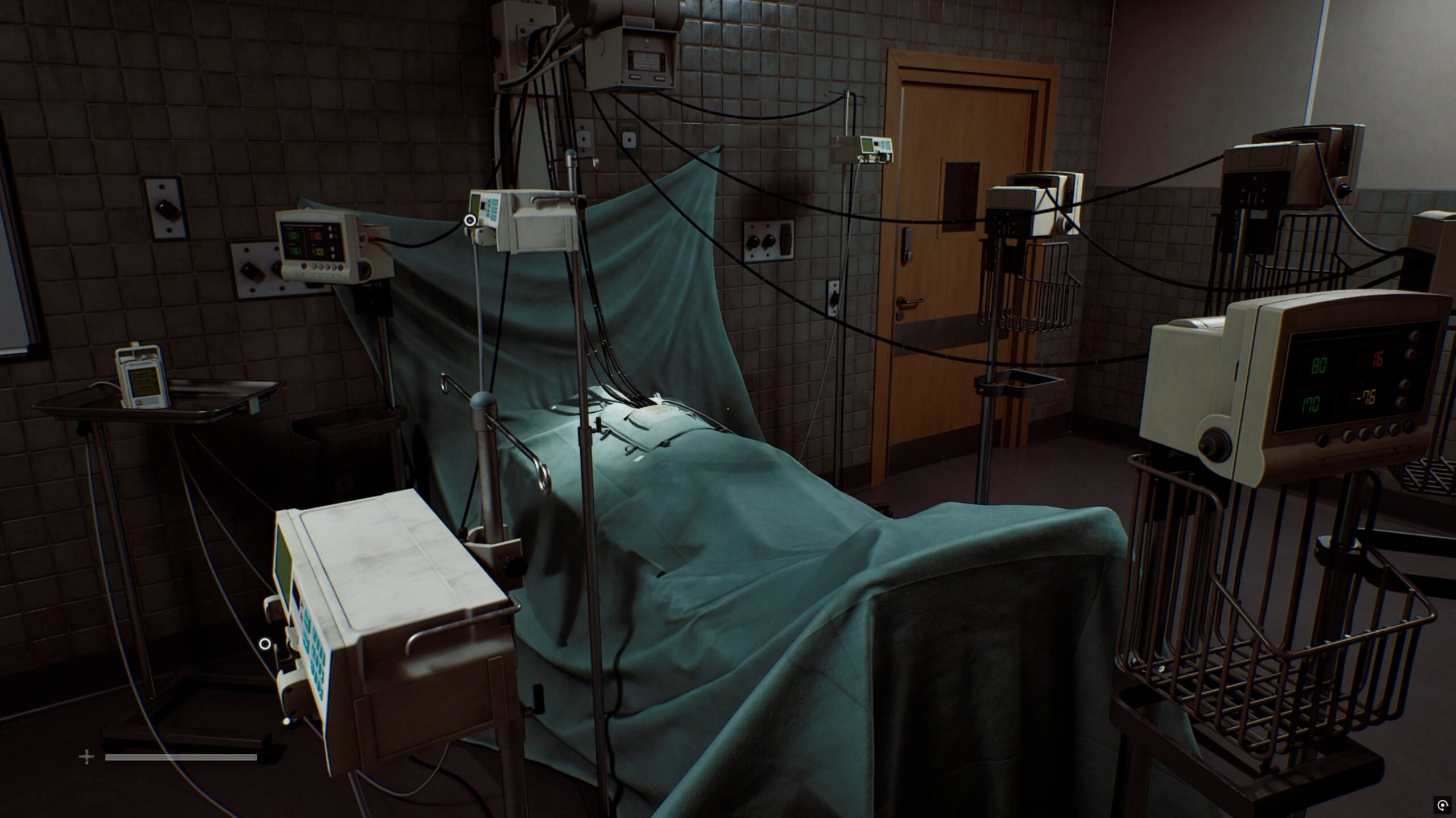 Operationssaal mit Patientenliege und medizinischen Geräten aus dem The-Patient-Rätsel in Silent Hill Townfall