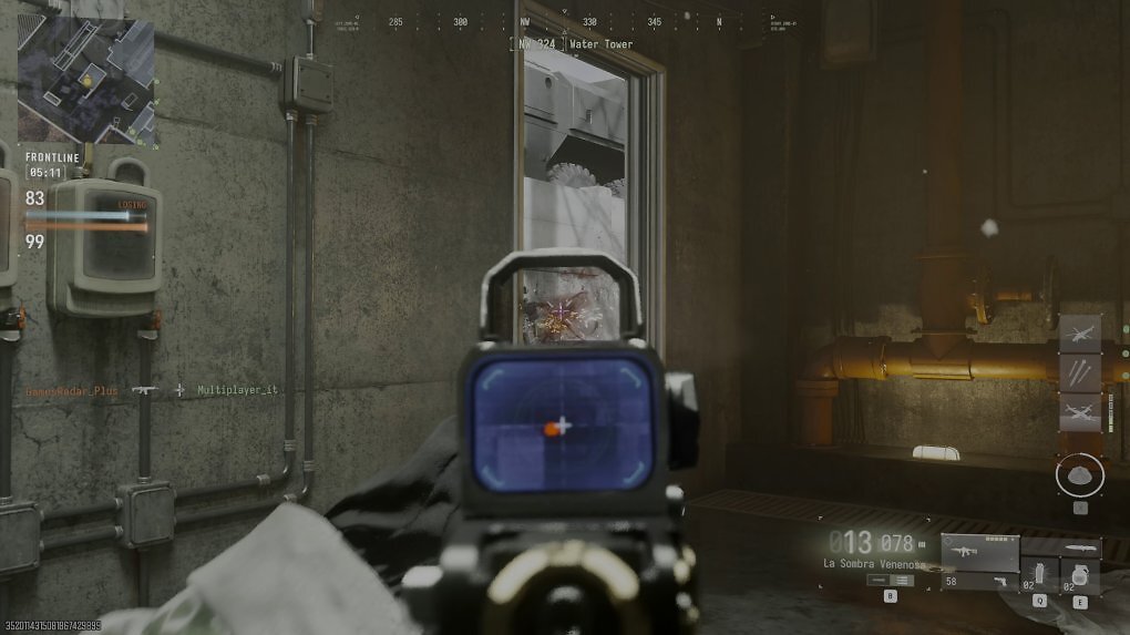 Screenshot aus dem Multiplayer von Modern Warfare 4: Blick durch ein Rotpunktvisier im Modus Frontline